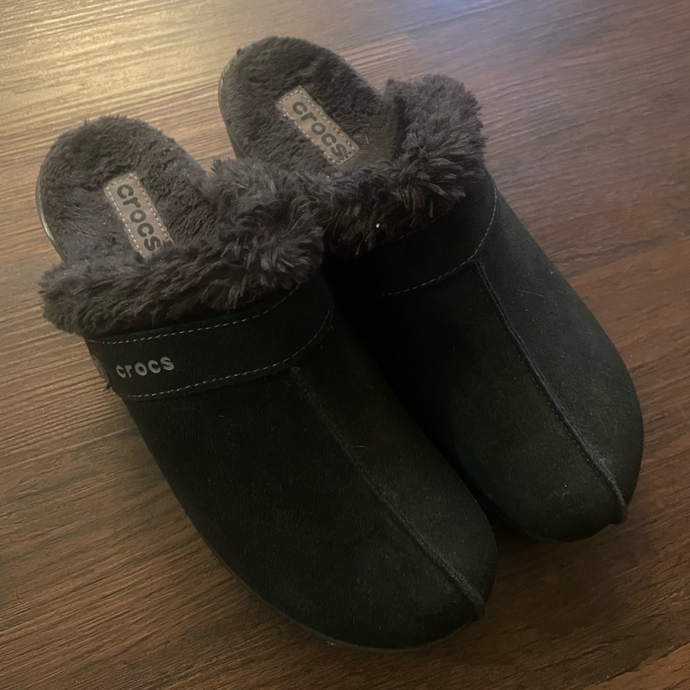 Crocs USED Women’s Cobbler Mule Clogs W10 Black Suede Faux Fur Wedge Heel